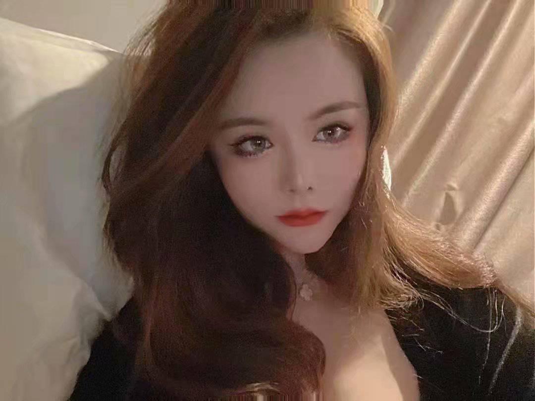 品尝美味性感的美女